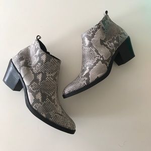 Dolce Vita - Elza Printed Heeled Bootie